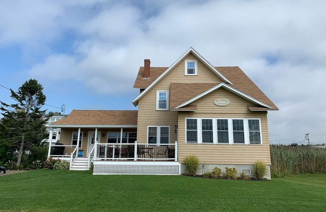 Accepting 2026 Reservations- On Gooch Beach - Sleeps 8