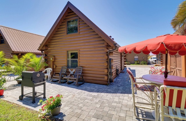 Access to Lake Okeechobee: Cabin w/Perks!