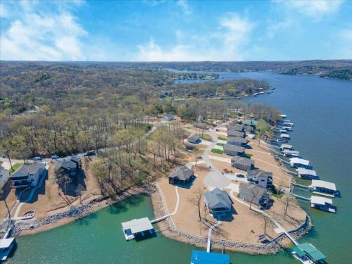 Accessible Lakeside Luxury at the 45mm w/Private Dock, Sunset Views & More