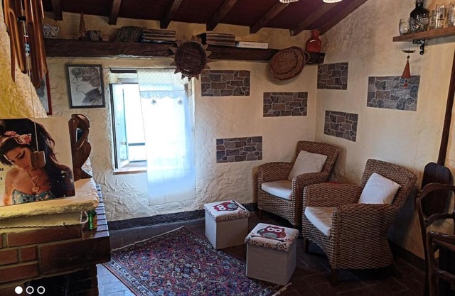 Accogliente casa in pietra in borgo medievale