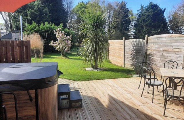 Accommodation with spa under the stars