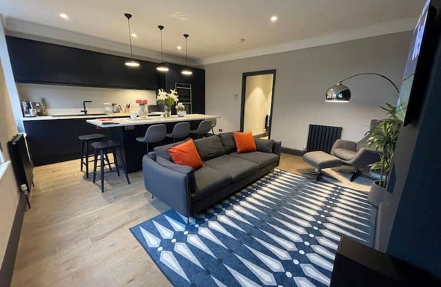 Ace Flat in Wimbledon Village (10 minutes from Wimbledon Tennis!)