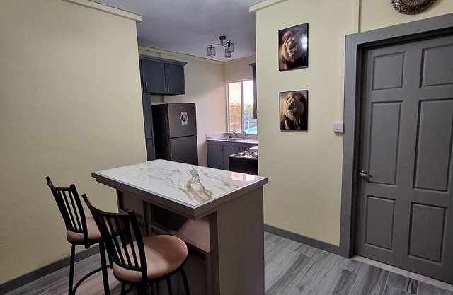 Ackee Green Rental - 2 bedrooms/5 mins from Beach/Shopping Malls/Street Party