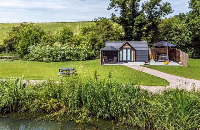 Acorn Lodge At Bridge Lake Farm & Fishery