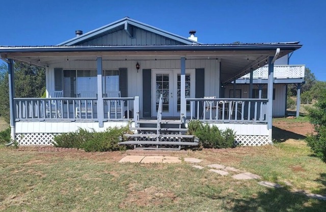 Acre Ranch Home, On 3 Acres w/firepit, super close to Golf Course
