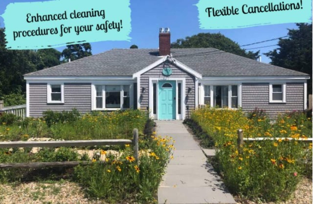 Across from Craigville Beach; updated house with 4 BRs & firepit. Hyannis Area