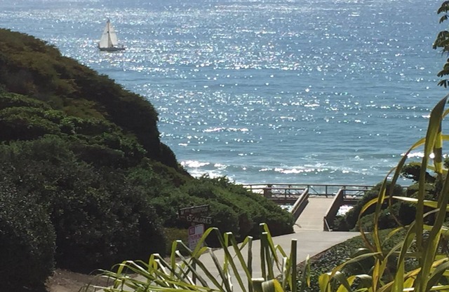 🌺 ACROSS STREET FROM BEACH, PEEK-A-BOO OCEAN VIEW, BBQ, WALK TO TOWN 🌺