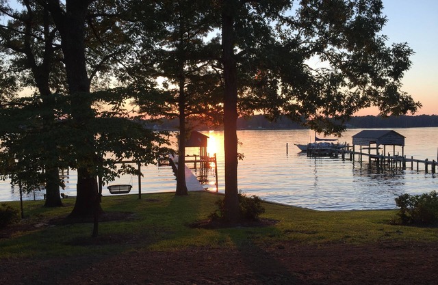 Ada's Camp Historic Bath, NC Cottage- Pet friendly