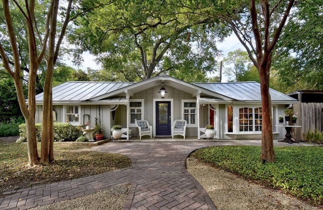 Adams Guest Full House, King Williams Area, Southtown