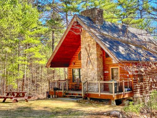 Adirondack Mountain Cabin with Hot Tub, Near Whiteface, Lake Placid, Fire Pit, Game Rm