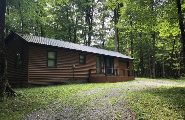 ADK Retreat w/Kayaks, Direct Snowmobiling&ATV Trails, Hiking, Swimming, WiFi