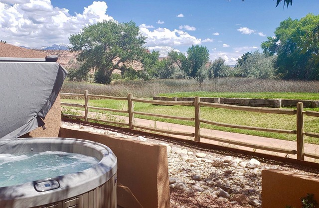 Adobe Dreams ~ 3292, Private hot tub overlooks the golf course, pet friendly!