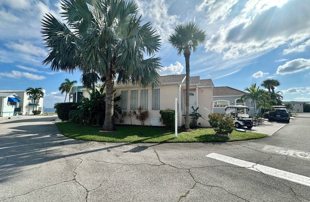 Adorable 2 bed 1 full bath beach bungalow is sure to please!