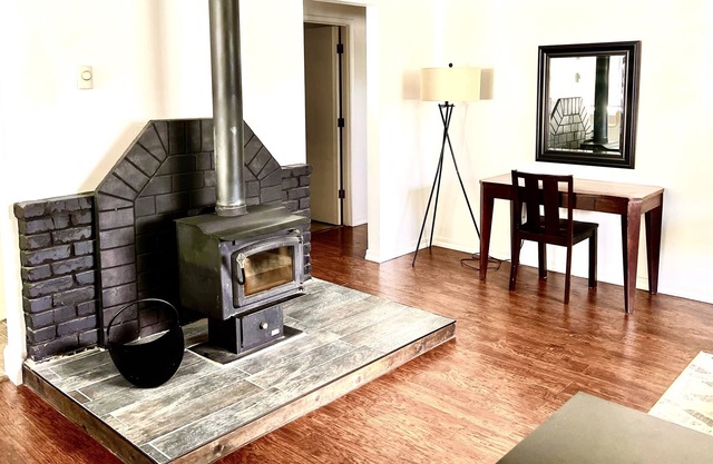 Adorable 2 Bedroom 1 Bath Home in Fourplex with Fenced yard