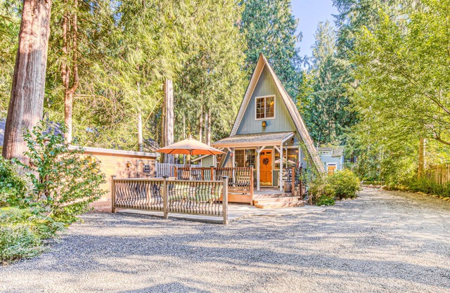 Adorable A-frame cabin w/nearby river access, game room, wood stove, firepit