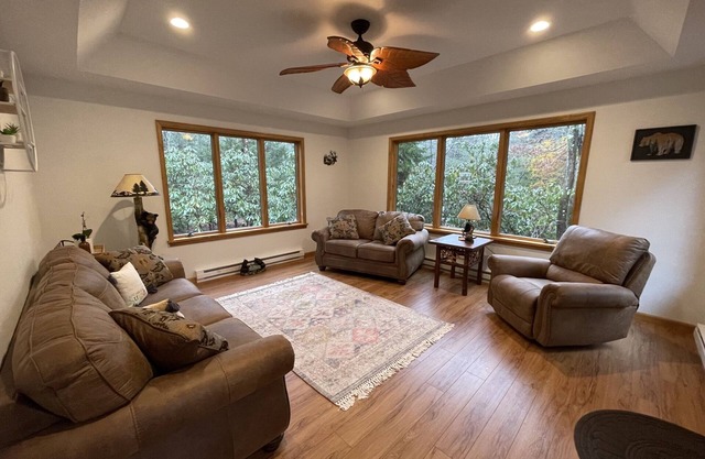 Adorable & affordable! Minutes from Camelback and Kalahari!