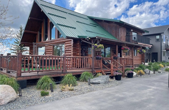 Adorable Cabin with amazing views!