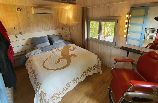 Adorable chalet with private jacuzzi st victoire view