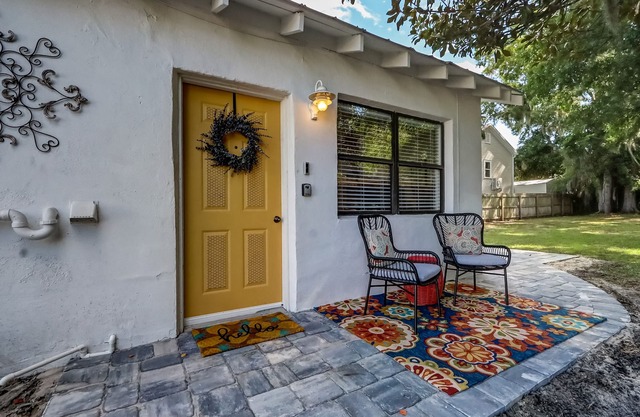 Adorable cottage central to everything
