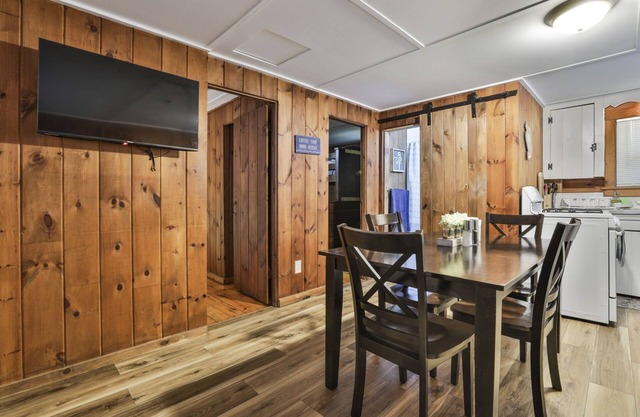 Adorable Cozy Cottage in Laconia