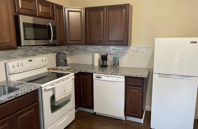 Adorable fully remodeled Suite with Kitchen and office area