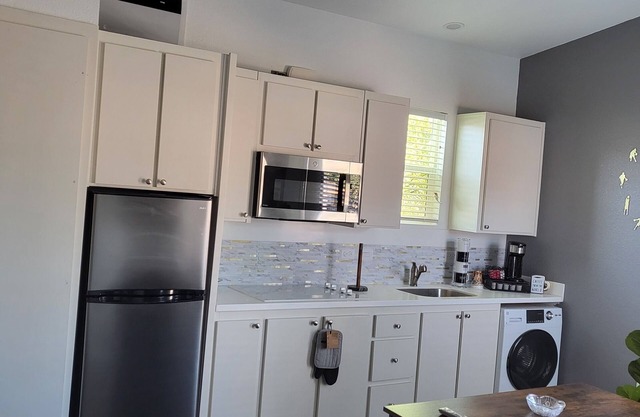 Adorable new home in the heart of LA close to Sofi stadium