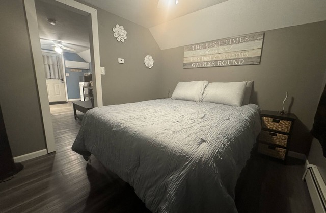 Adorable one bedroom, 5 min walk to the lake