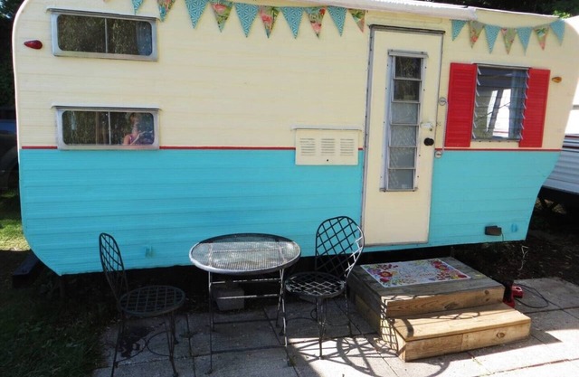 Adorable vintage flamingo camper