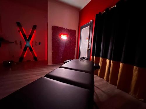 Adult-only Fantasy Suite King Bed Jacuzzi Spa