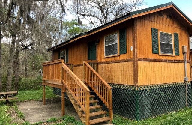 Adventure C1 exterior cabin