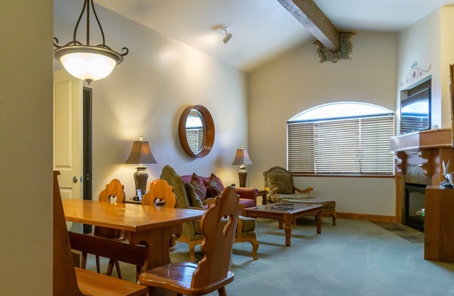 Adventure Hub~Backcountry Ski|Snowmobile|Scuba Diving Villa 3035-1