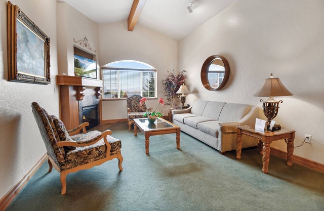 Adventure Hub~Backcountry Ski, Snowmobile Villa 3069-1