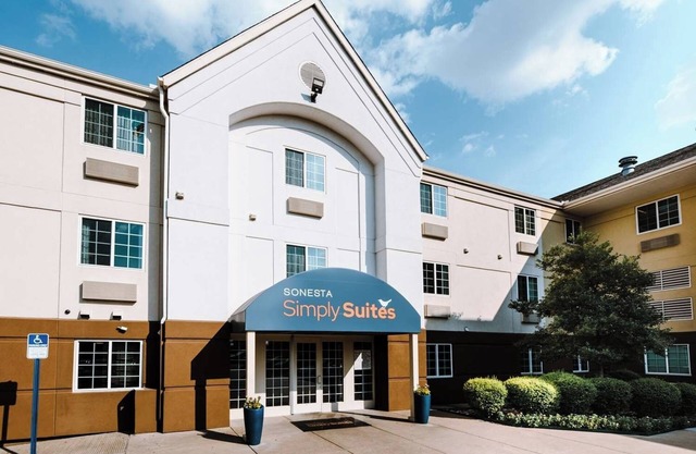 Affordability Meets Comfort! FREE Parking Onsite, Pets Allowed