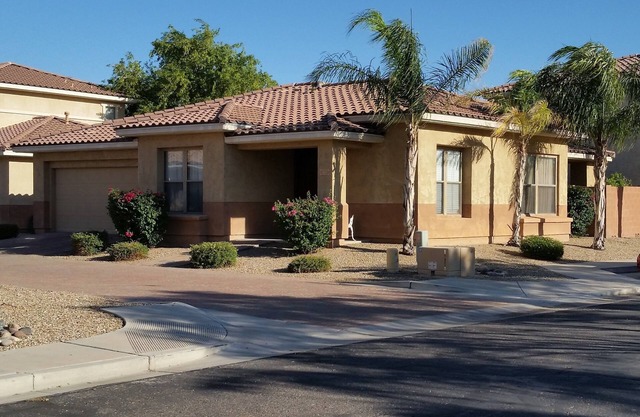 Affordable, 2 Bedroom House family friendly in the Palm Valley gated community.