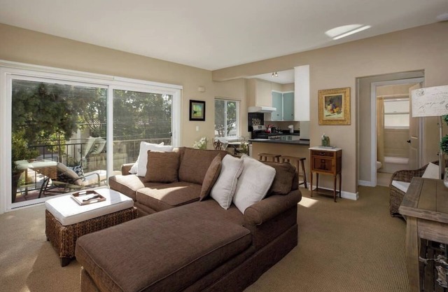 Affordable Beach Getaway #9 — blocks to the Beach, Downtown State St & Funk Zone