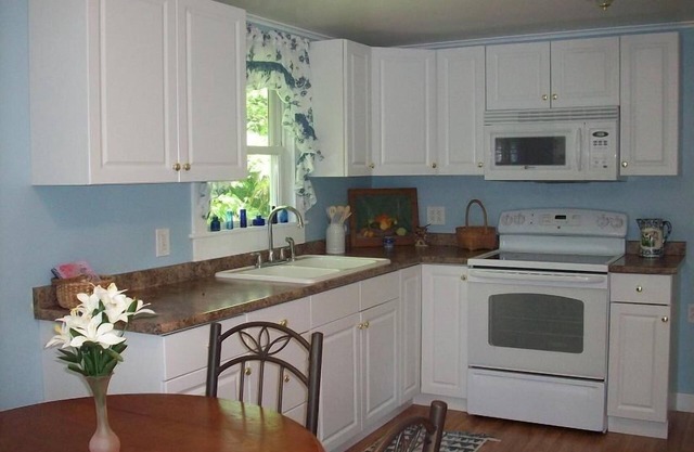 AFFORDABLE, CHARMING, DORSET GETAWAY. PET FRIENDLY. CLOSE TO THE HORSE SHOW.