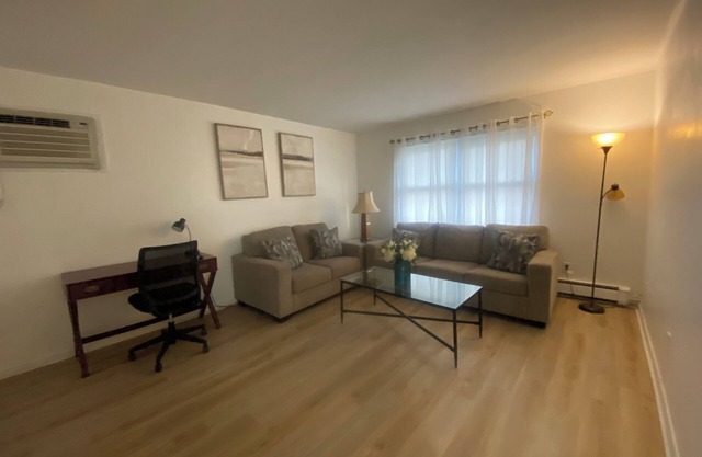 Affordable stay near EWR airport, Met Life, and American Dream Mall. Book today!