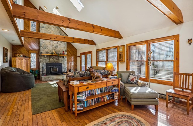 Affordably priced and amazingly nice mountain cottage offers peace and quiet.