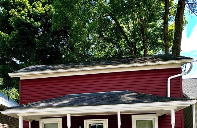 AFORDABLE & CHARMING HOME - Enjoy Urban Life & Nature! Hike, Bike, Shop & Dine!n