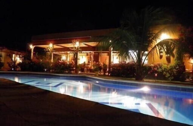 African hut comfort on estate with pool