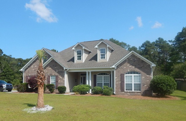 Agave Palms On Gold Leaf-BeachLife,Private Large Backyard,Grill,FirePit + More!