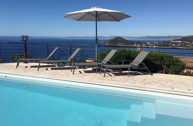 AGAY - Charming villa with heated swimming pool and exceptional sea view