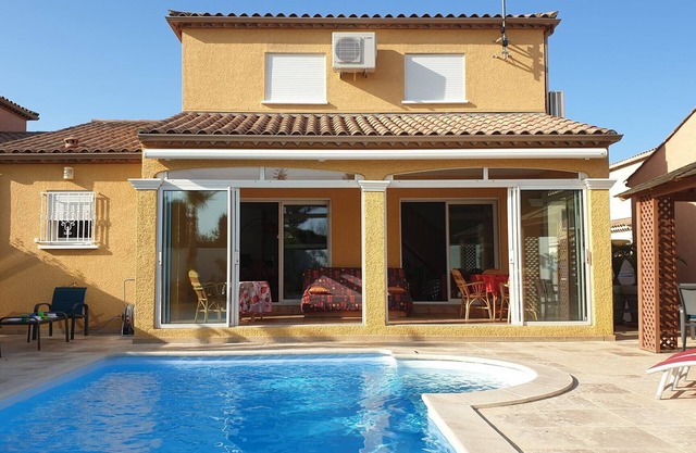 AGDE GRAU - CAP D'AGDE Luxury villa private pool sleeps 8/10