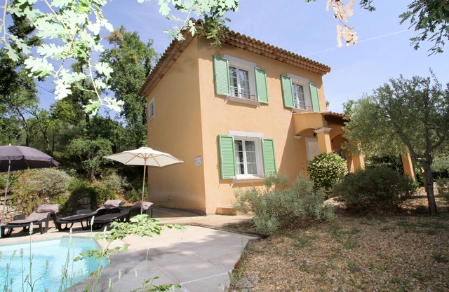 Agréable Villa Avec Piscine Pour 8 Personnes