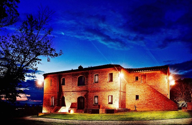 Agricola Neci: Tuscan Rural Luxury with Housekeeping, Infinity Pool and a Lake