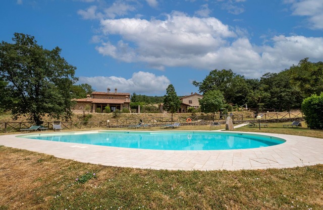 Agriturismo Ginepro Poderone with Garden, Shared Pool & Wi-Fi
