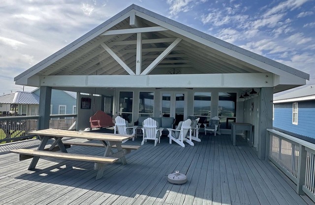 Ah Tugudtubtru - Beachfront - Island Realty