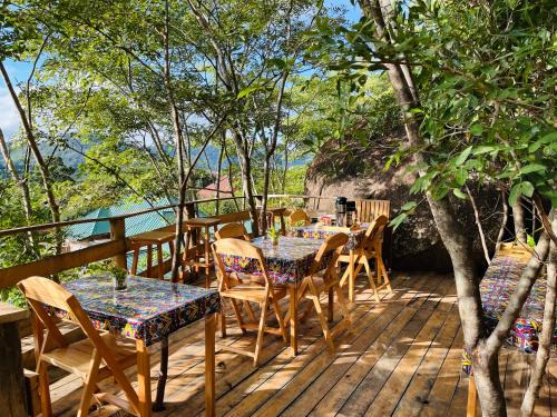 Aika Sunrise - Your Home in the Hills