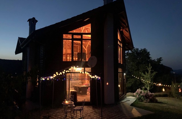 Ailyak Luxury Chalet Raduil, hot tub, views, Wi-Fi/5G