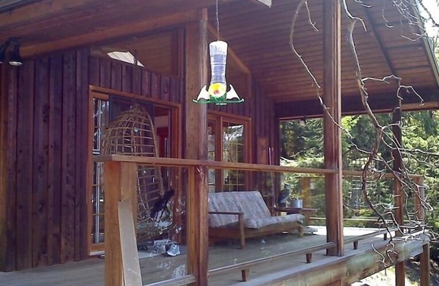 Ainslie Point Deluxe Waterfront Cottage with Beach and Dock Access